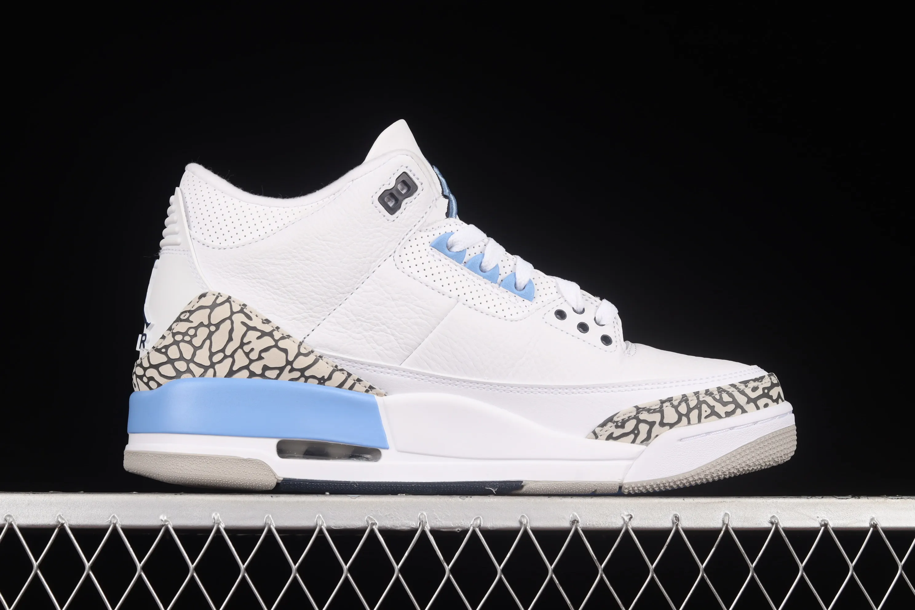 All categories Air Jordan Jordan series basketball shoes Air Jordan 3 foreign trade version Air Jordan 3 UNC AJ3 Joe 3 North Carolina blue white burst blue crack mid-basketball sneakers CT8532-104